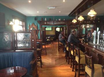 Фото Отели типа «постель и завтрак» The Bailey bar &amp; lounge г. Атлон 1