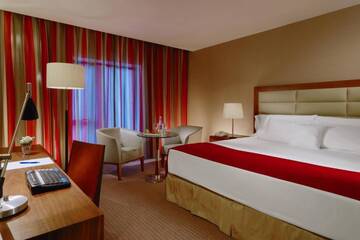 Фото номера Классический номер с кроватью размера «king-size» Отель Sheraton Athlone Hotel г. Атлон 2