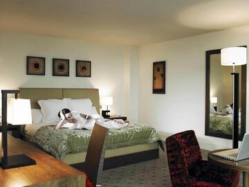 Фото номера Номер с видом на озеро (только для взрослых) Отель Hodson Bay Hotel г. Атлон 4