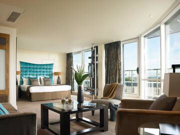 Фото номера Люкс в пентхаусе (только для взрослых) Отель Hodson Bay Hotel г. Атлон 6