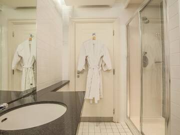 Фото номера Двухместный номер с 1 кроватью Отель Prince of Wales Hotel г. Атлон 6