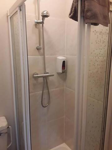 Фото номера Двухместный номер с 1 кроватью Отели типа «постель и завтрак» Riverview House г. Атлон 30