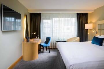 Фото номера Улучшенный номер с видом на реку Отель Radisson Blu Hotel, Athlone г. Атлон 4