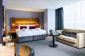 Фото номера Люкс с видом на реку Отель Radisson Blu Hotel, Athlone г. Атлон 2