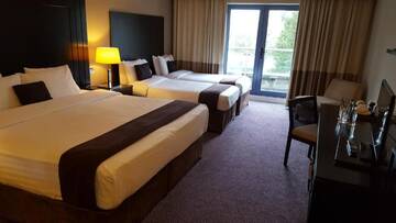 Фото номера Семейный номер (для 2 взрослых и 2 детей) Отель Shamrock Lodge Hotel г. Атлон 11